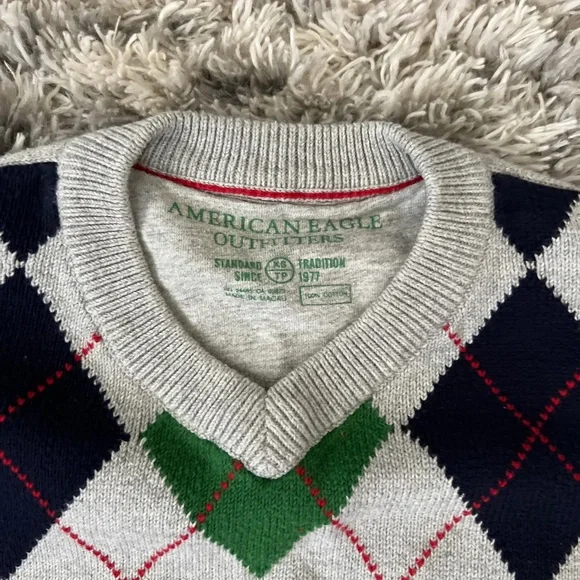 Men’s Gray Argyle Sweater - Picture 3 of 7